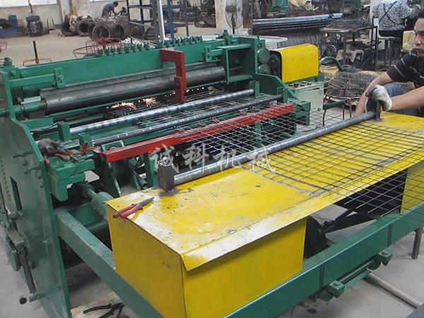 舒乐板网排焊机 (1)