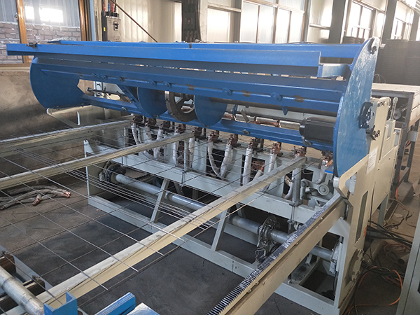 养殖网排焊机 (1)